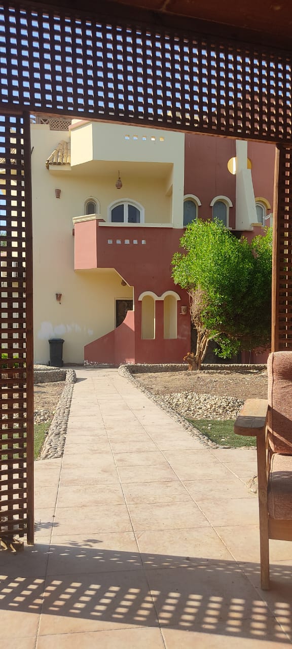 فيلا بمبارك 6 بحمام سباحة وحديقة